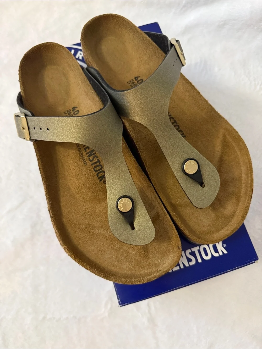 NIB Birkenstock Gizeh Icy Metallic Stone Gold Sandal Size 40 Normal Width
